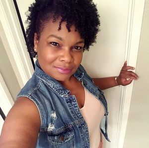 Meet your Posher, Demetria